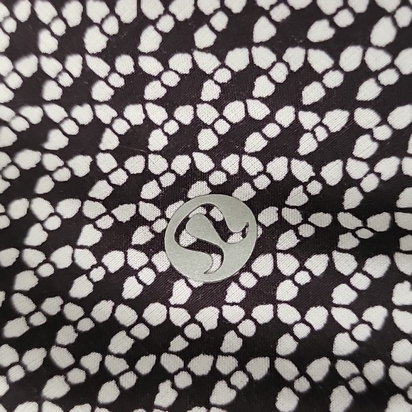 Lululemon Speed Up Shorts size 4 - Picture 4 of 4